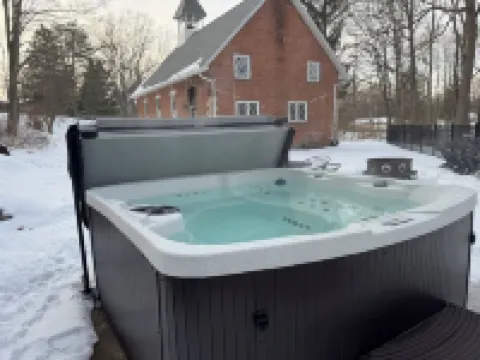 Old School 7 - Charming 2-bedroom historic home in welcoming Mansfield