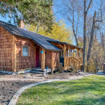 Tranquil Cabin on Sleeping Child Creek