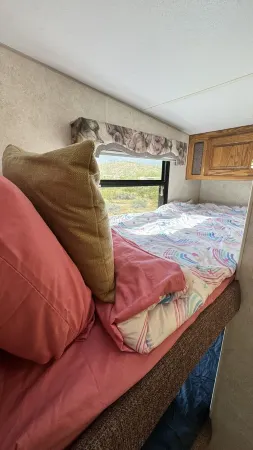 Serenity Oasis 5th Wheel Camper trailer Отели в г. Боррего-Спрингс