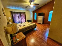 The Peaceful Escape: hiking, fishing, snow skiing. Sleeps 12 拉森縣酒店