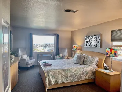 Wow! Private Pool and Spa Home w/Ocean/City Views, A/C, Fire Pit, Putting Green! Hotels near Express Factory Outlet