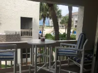 Best Beach view condo 2 story 2br 1.5ba views of ocean,pool & intercoastal.