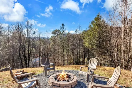 Luxurious Hidden Valley Lodge - Blue Ridge Mountain Retreat!