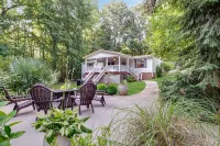 Waterfront,  Boathouse, Covered Porch Kayak
