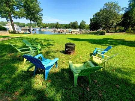 GO JUMP IN THE LAKE at this lovely waterfront home! Отели в г. Каку