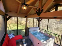 Romantic Get-a-Way!! 1954 Rail Road Caboose!! Relaxing Hot Tub! Hotels in Freeman