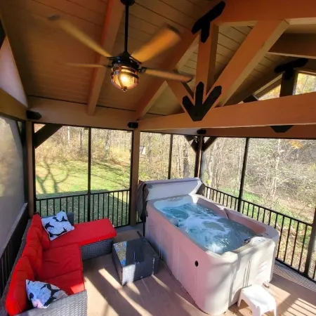 Romantic Get-a-Way!! 1954 Rail Road Caboose!! Relaxing Hot Tub!