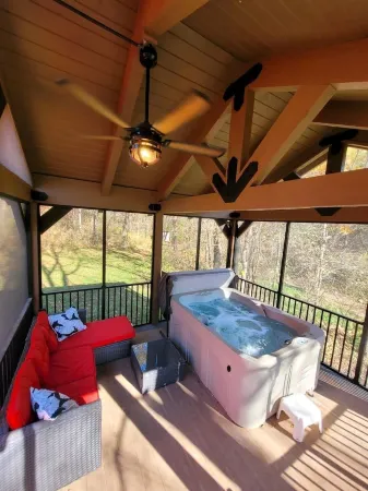 Romantic Get-a-Way!! 1954 Rail Road Caboose!! Relaxing Hot Tub!