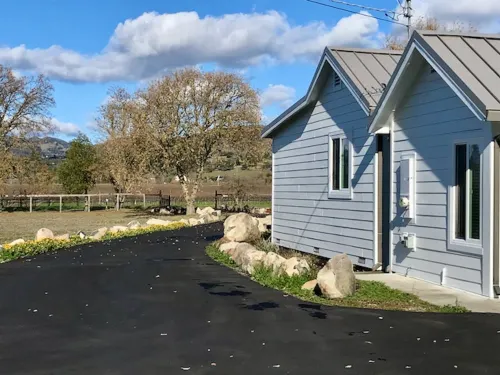 Sonoma Cottage: among the vines and close to EVERYTHING!!
