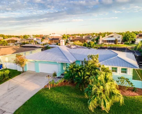 Luxury Palm Tree Two / 3 King Beds, Put Put Golf, Heated Pool, 7 Person Hot Tub Hotels in Apollo Beach