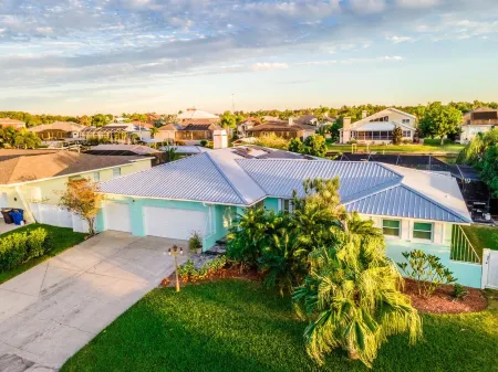 Luxury Palm Tree Two / 3 King Beds, Put Put Golf, Heated Pool, 7 Person Hot Tub Отели в г. Apollo Beach