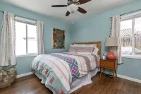 Charming Ventura Beach Bungalow on Prime Beach Lane in Pierpont by the Sea