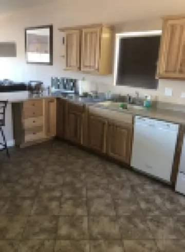 Spacious House close to Laughlin, Lake and River - lots of parking.