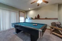 Elite Escape-2 POOLS, Splash Pad, PoolTable, Hot Tub, Patio w/Fire Pit+Fireplace