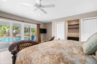 5 Min Walk - Golf Cart Included - Central Beach - House w Large Backyard & Pool