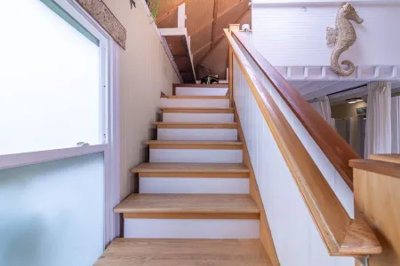 Small Beach Cottage near the Coastal Trail and The Ritz