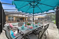 Magical 5 bedroom villa, extended pool deck and movie theatre room near Disney
