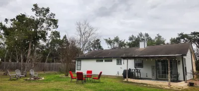 DRIP DROP INN - Stylish Hill Country Home in the Heart of Dripping Springs