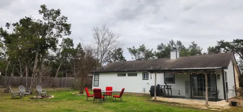 DRIP DROP INN - Stylish Hill Country Home in the Heart of Dripping Springs