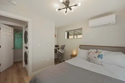 Enjoy a 11-minute drive to T-Mobile Park from this Seattle property Hotell i Seward Park