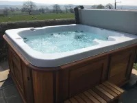 Set on a working Dairy farm  stunning views, a hot tub and pet freindly Hotels in Otley