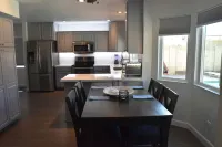 Spacious 4-bedroom house with WiFi, AC in superb Glendale