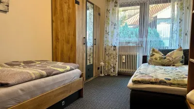 Spacious holiday apartment with terrace and garden Die Wühlmaus Second Hand und Neuware附近的飯店