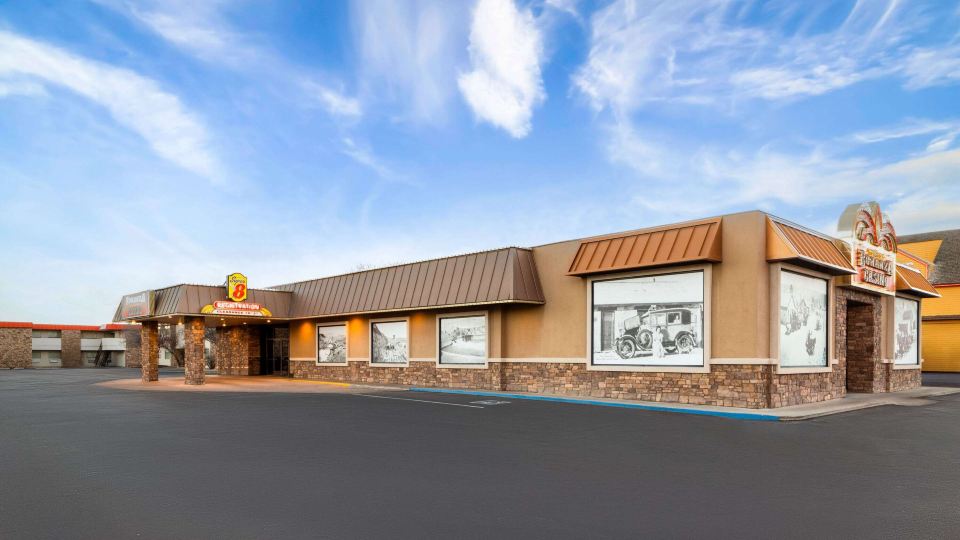 Super 8 by Wyndham Fallon