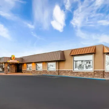 Super 8 by Wyndham Fallon