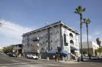 Harborview Inn & Suites-Convention Center-Airport-Gaslamp-Seaworld-Zoo-Balboa Park