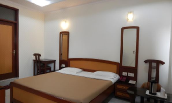 4. 호텔 타라 팰리..