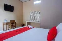 RedDoorz Syariah near Stasiun Gumilir Cilacap Hotel di Cilacap Utara