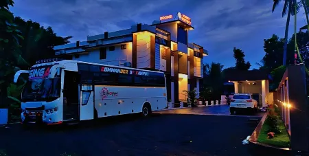 Honesty Residency Отели рядом с достопримечательностью «Uchatthu Kayam Riverside Picnic Spot»