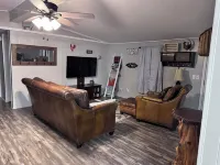 Charming Country Cottage 3-bedroom house in Leesville with WiFi and AC