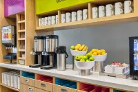 Home2 Suites by Hilton Minneapolis Downtown - breakfast