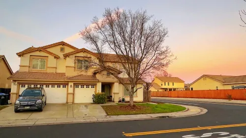 Spacious 5-bedroom 3-bath house in delightful Elk Grove