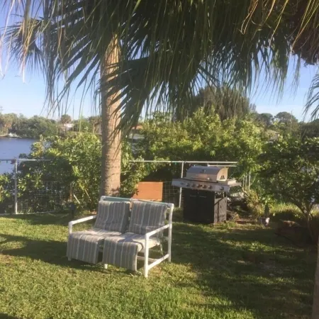 Perfect getaway! Newly remodeled waterfront suite.