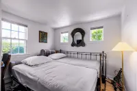 Sunny Beachfront Condo + Parking! Provincetown West End