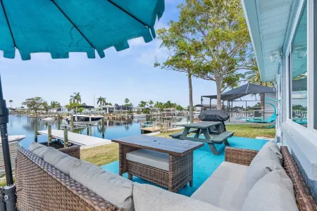 Water views and Sunsets Отели в г. Хадсон