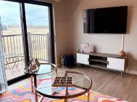 Good Vibes 2-Bedroom Apartment in Waukee - Central Location & Modern Comforts Hotels in Waukee