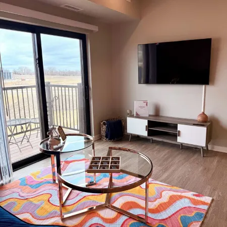 Good Vibes 2-Bedroom Apartment in Waukee - Central Location & Modern Comforts