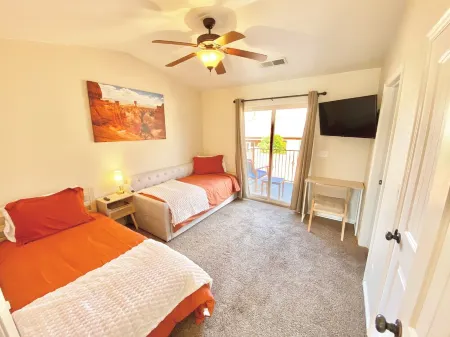 Desert Sanctuary in Kanab Near Zion, Bryce and Grand Canyon National Parks