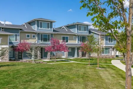 Entire Townhome “Legends Retreat” Clean + Modern