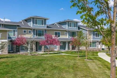 Entire Townhome “Legends Retreat” Clean + Modern