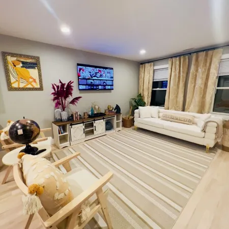 Luxury New-built - Beautiful 3 bedrooms+2 bathrooms Montclair Home