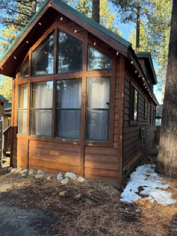 Cabin w/Loft in South Lake Tahoe - 15 Mins from Skiing, Stateline & Emerald Bay