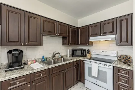 Cute 2BR/1BA Gem near Beaches, Bikes, Bars, Bayous