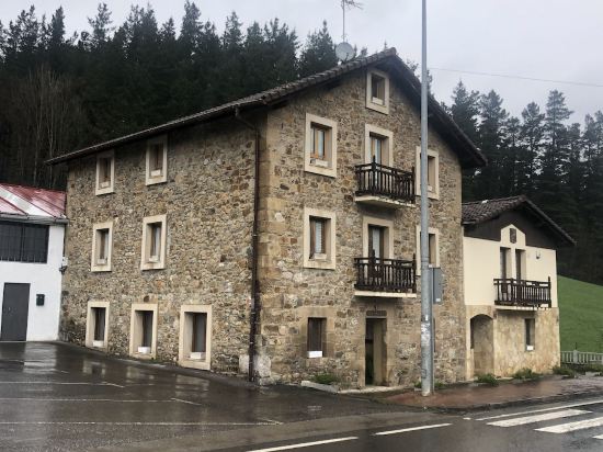 10 minutes from the Urkiola Natural Park