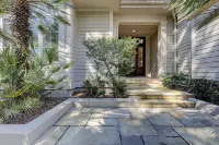 13 Wagon Rd. Vacation paradise! Close to the beach! Water view!