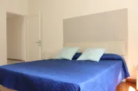 Spacious Accommodation Within Walking Distance of the Center and 25 Minutes by Train from Venice